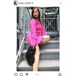 板野友美、ミニ丈ピンクドレスから美脚披露！