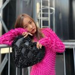 板野友美、ミニ丈ピンクドレスから美脚披露！