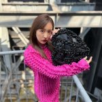 板野友美、ミニ丈ピンクドレスから美脚披露！