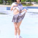 【写真特集 7枚】ハートの心電図・星つばき、セーラー服をまくってふっくらバスト見せつけ！＜近代麻雀水着祭2022＞