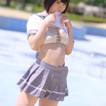 【写真特集 7枚】ハートの心電図・星つばき、セーラー服をまくってふっくらバスト見せつけ！＜近代麻雀水着祭2022＞