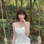 岸明日香、美谷間が飛び込んでくる自撮りショットにドキドキ！