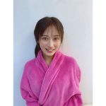 NMB48・川上千尋、ピンクのバスローブで新作グラビアを予告！