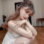 森咲智美、キャットメイクで魅せるシースルー下着ショット