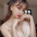 森咲智美、キャットメイクで魅せるシースルー下着ショット