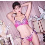 永尾まりや、ランジェリー姿で際立つ透明ボディ披露！