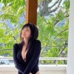 大島璃乃、ハイレグ水着で見せるセクシーな美谷間で悩殺！