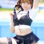 【写真特集 9枚】81moment・愛白かなた、肌見せ制服風コスチュームをセクシーに披露！＜近代麻雀水着祭2022＞