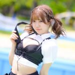 【写真特集 9枚】81moment・愛白かなた、肌見せ制服風コスチュームをセクシーに披露！＜近代麻雀水着祭2022＞