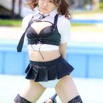 【写真特集 9枚】81moment・愛白かなた、肌見せ制服風コスチュームをセクシーに披露！＜近代麻雀水着祭2022＞
