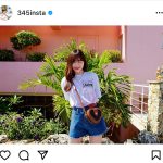 指原莉乃、ミニ丈デニムコーデで美脚チラ見せ