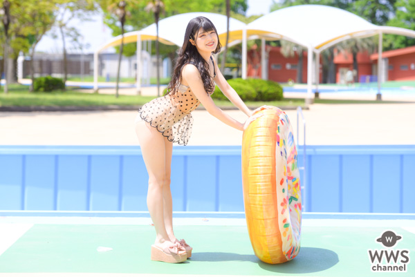 【写真特集 8枚】イケてるハーツ・藤咲雫、ドット柄ビキニで魅せる透明美脚にうっとり！＜近代麻雀水着祭2022＞