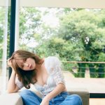 宇野実彩子、4年ぶりの写真集で透明ボディ披露