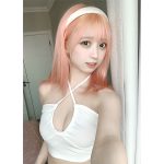 コスプレイヤー・yami、美谷間見せのトップスで透明肌披露！