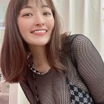 柳瀬さき、シースルー衣装から「やなパイ」見せつけ！