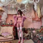 吉田朱里、ランジェリーで魅せる絶対領域と腹筋ラインで魅了！