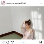 乃木坂46・山下美月、部屋着でリラックスしながら艶肌披露