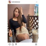 渡辺加苗がミニスカで生足を組む魅惑ショット公開「ミニスカ太もも最高」「いすになりたいです」とファン絶賛！