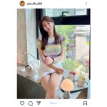 インフルエンサー・YURI、白のミニスカと色っぽニットでメリハリ美ボディ公開！