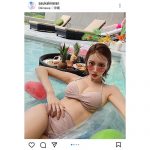 明日花キララ、水着姿で美谷間ショットにファン絶賛！「ナイスプロポーションで綺麗」「超セクシー」