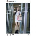 宮脇咲良、タイトミニスカートに美脚際立つショットでファンを魅了！「スタイル良すぎ」「世界一カッコいい」