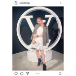 明日花キララ、白ワンピで美脚あらわな全身姿に「脚、細長い」「VUITTON超似合ってる」と反響の声！