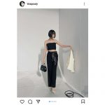 玉城ティナ、ヘソ出しオールブラックな私服コーデでスレンダーボディを披露！