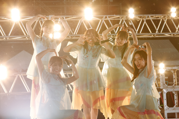 【ライブレポート】日向坂46出演の『W-KEYAKI FES.2022』が富士急ハイランド コニファーフォレストにて開催！