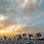 【ライブレポート】日向坂46出演の『W-KEYAKI FES.2022』が富士急ハイランド コニファーフォレストにて開催!