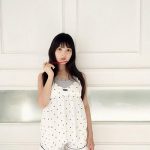 上坂すみれ、部屋着で色っぽいスッピン風歯磨きショットを公開！
