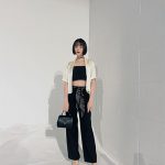 玉城ティナ、ヘソ出しオールブラックな私服コーデでスレンダーボディを披露！