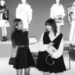 ローラ、ミニワンピにロングブーツでスラリと伸びる美脚を大胆披露！