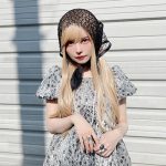 益若つばさ、金髪ロングヘアのミニワンピで太ももチラリ「人形みたいです」と反響！