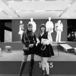 ローラ、ミニワンピにロングブーツでスラリと伸びる美脚を大胆披露！