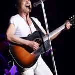 矢沢永吉、3年ぶりの「矢沢フェス」大トリを飾る！参加アーティストへ「ありがとう！」を連呼＜「ONE NIGHT SHOW 2022」Day2＞