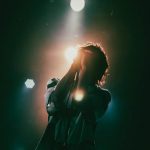 石崎ひゅーい、10周年ワンマンライブ開催!盟友菅田将暉がサプライズ登場で新曲「あいもかわらず」を初披露