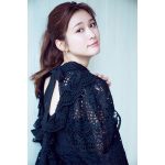 生見愛瑠、デコ出しの大人な一面をグラビアページで披露＜FLASH＞