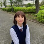 新木優子、ボブカット×制服ショットに反響ぞくぞく！