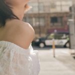 有村藍里、美肩が透ける純白ワンピースで微笑みをお届け