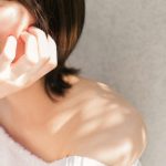 有村藍里、美肩が透ける純白ワンピースで微笑みをお届け