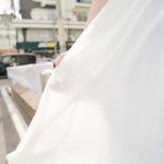 有村藍里、美肩が透ける純白ワンピースで微笑みをお届け