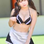【写真 5枚】本間のゆり（にゅ〜わ）、ツインテール×ふっくらバストに釘付けなメイド風ビキニ披露！