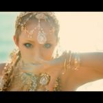 浜崎あゆみ、新曲「Summer Again」をリリース！夏のビーチと魅惑的な衣装が目を惹くMVも公開