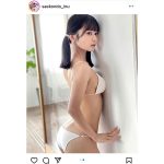 #ババババンビ・近藤沙瑛子、セクシーなS字ラインを描く黒髪ツインテールの水着オフショットに歓喜の声！