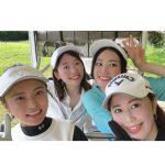 小島瑠璃子、ゴルフウェア姿で美脚チラリ