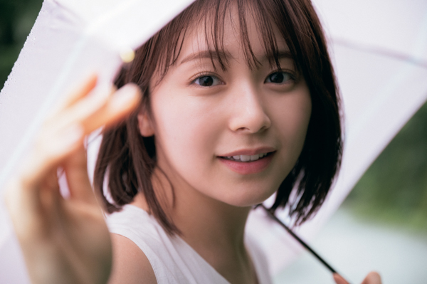 久間田琳加、大自然や銭湯で見せる自然体の笑顔にうっとり！＜週刊少年サンデー＞