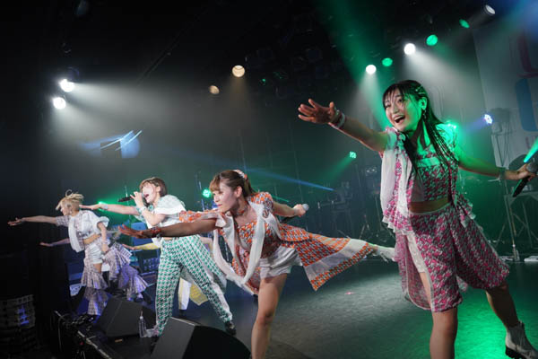 アップアップガールズ（仮）とアップアップガールズ（２）が合同ライブを開催