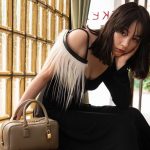 のん、胸元チラリの肌見せセクシーコーデに歓喜の声！