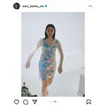 のん、キラキラな透け感ワンピースで美脚披露！