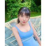 真っ白なキャンバス・小野寺梓、爽やかな青色水着で美デコルテお届け！